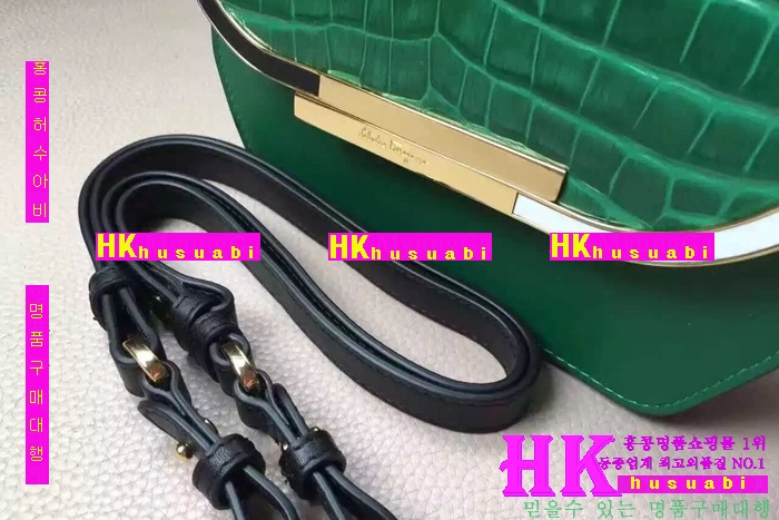 �ڹ̷��ޡ� NEW ��󰡸� ������ ũ�ν��� PE170504-7