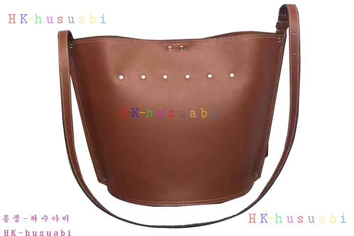 �ڹ̷��ޡ� ������ STUDS CABAS CL18090