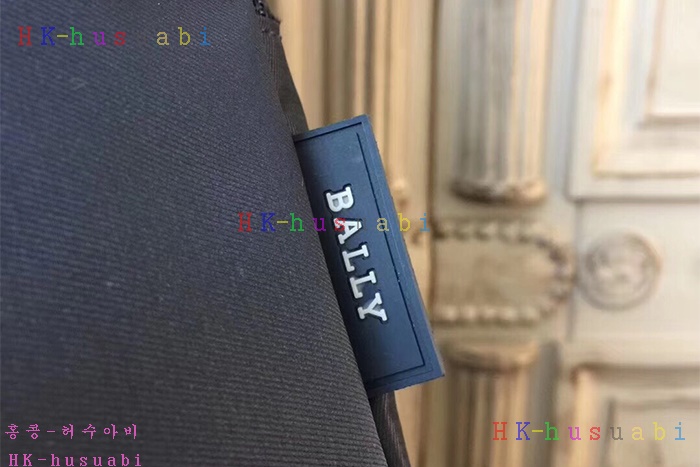 �ڹ̷��ޡ� �߸� �Ż� ���� BL366951