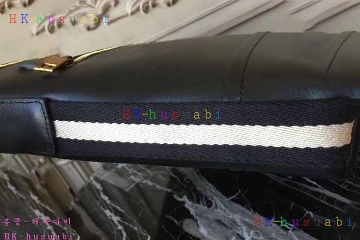 �ڹ̷��ޡ� �߸� ������ ũ�ν��� BL68088-2