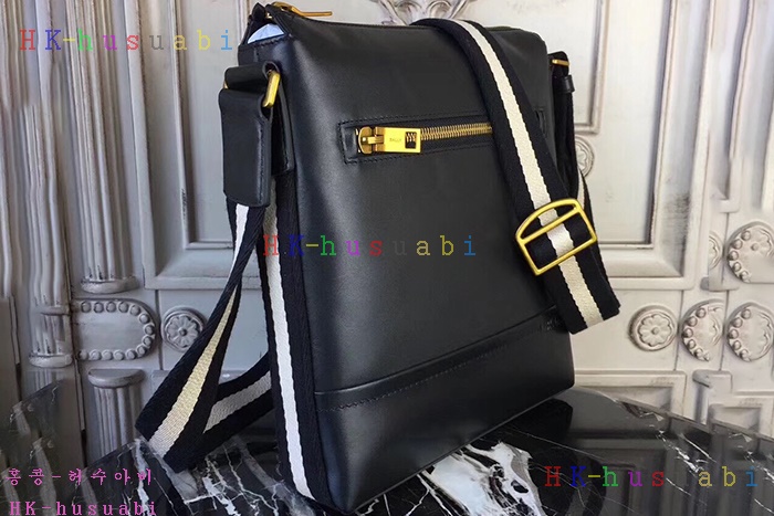 �ڹ̷��ޡ� �߸� ������ ũ�ν��� BL68088-2