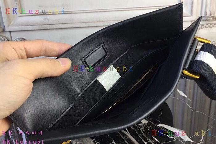 �ڹ̷��ޡ� �߸� ������ ũ�ν��� BL52088-2