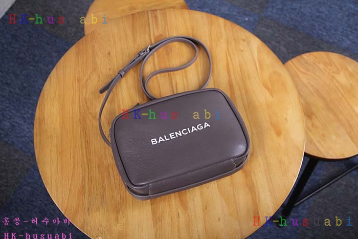 NEW 2018SS �߷��þư� ���긮���� ũ�ν��� BL86622