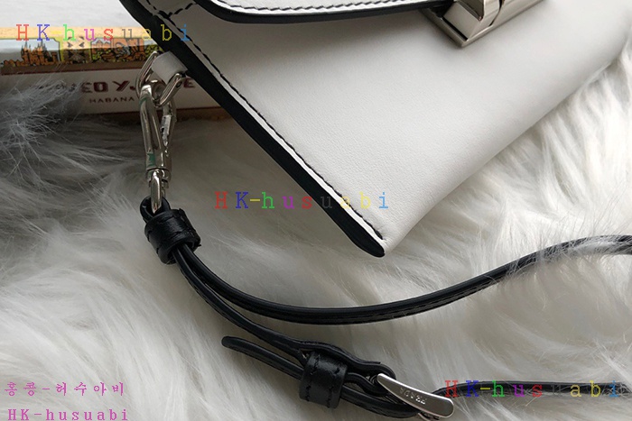 �ڹ̷��ޡ� ����� �ú��� ���� Ŭ��ġ P 1DF004-3