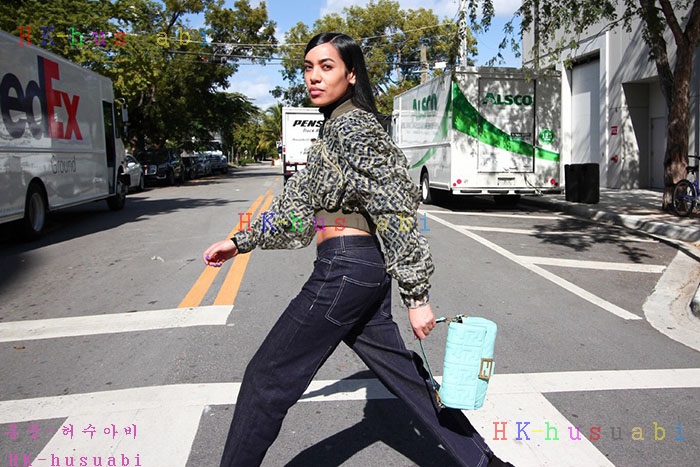 �ڹ̷��ޡ� ��� �ٰ�Ʈ��  F 1244750