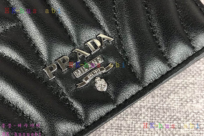 �ڹ̷��ޡ� ����� ������  P 1MV204