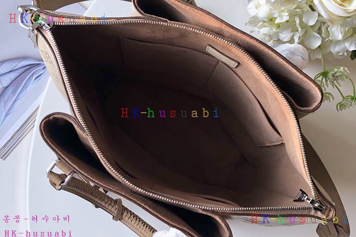 �ڹ̷��ޡ� ���̺��� �Ͽ�޾� ũ�ν��ٵ� ��Ʈ�� LV M55031